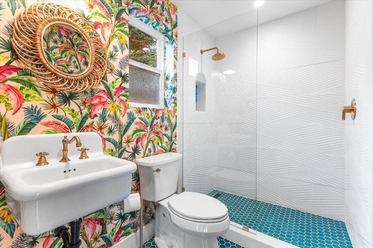 10-3333MiralomaDrSantaRosaCA95404DigitalTwinners10