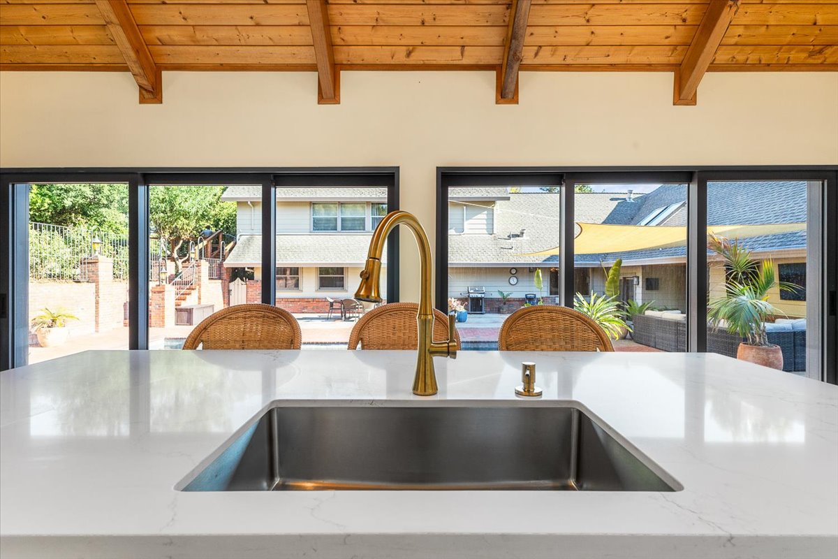 17-3333MiralomaDrSantaRosaCA95404DigitalTwinners17