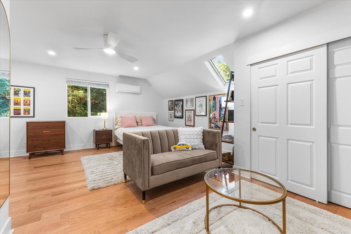 19-3333MiralomaDrSantaRosaCA95404DigitalTwinners19