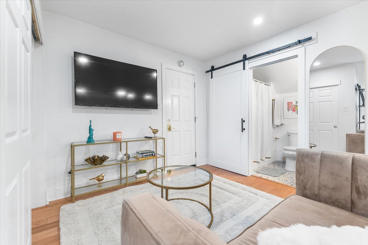 22-3333MiralomaDrSantaRosaCA95404DigitalTwinners22