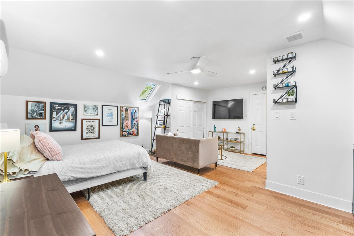 23-3333MiralomaDrSantaRosaCA95404DigitalTwinners23