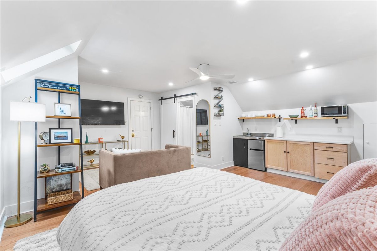 24-3333MiralomaDrSantaRosaCA95404DigitalTwinners24