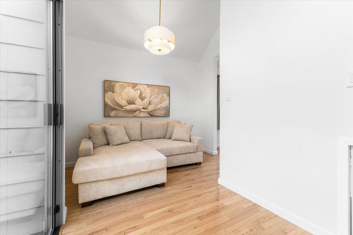 30-3333MiralomaDrSantaRosaCA95404DigitalTwinners30