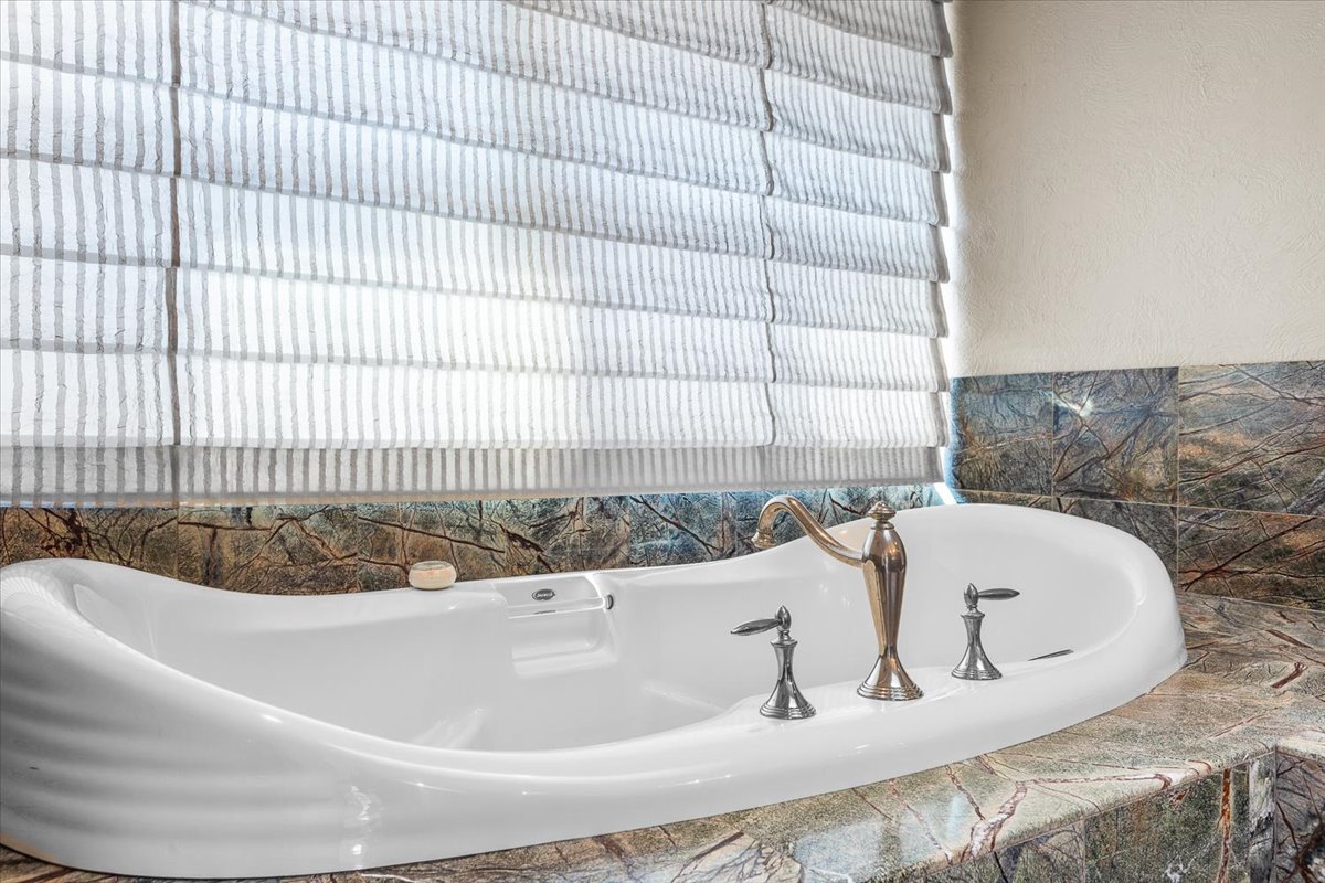 37-3333MiralomaDrSantaRosaCA95404DigitalTwinners37