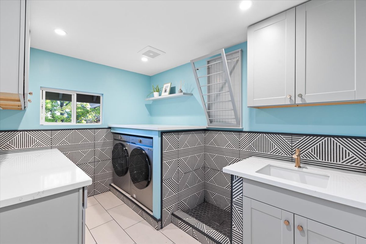 44-3333MiralomaDrSantaRosaCA95404DigitalTwinners44