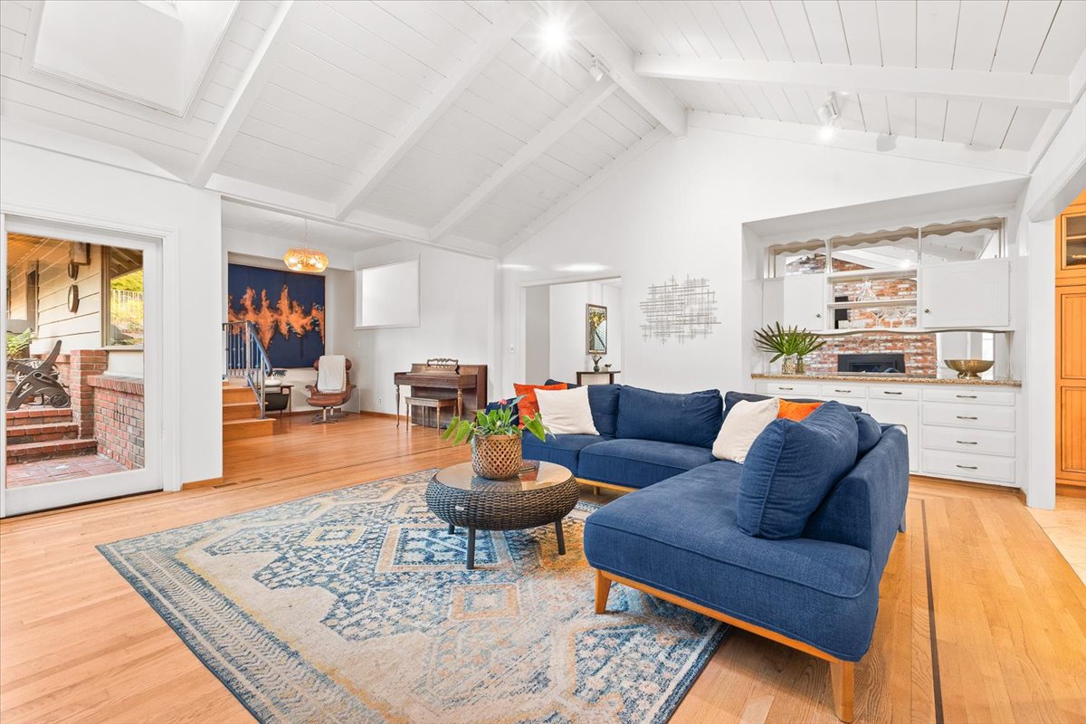 54-3333MiralomaDrSantaRosaCA95404DigitalTwinners54