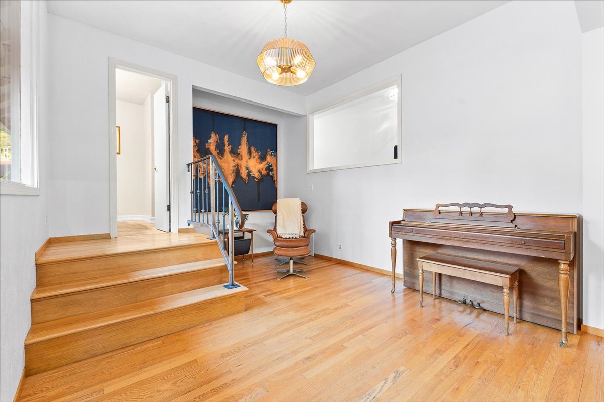 55-3333MiralomaDrSantaRosaCA95404DigitalTwinners55