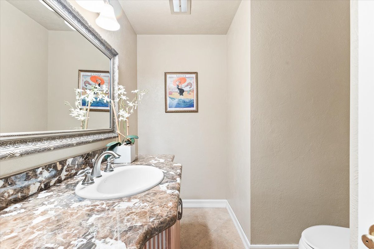 56-3333MiralomaDrSantaRosaCA95404DigitalTwinners56