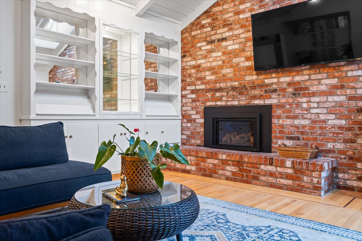 57-3333MiralomaDrSantaRosaCA95404DigitalTwinners57