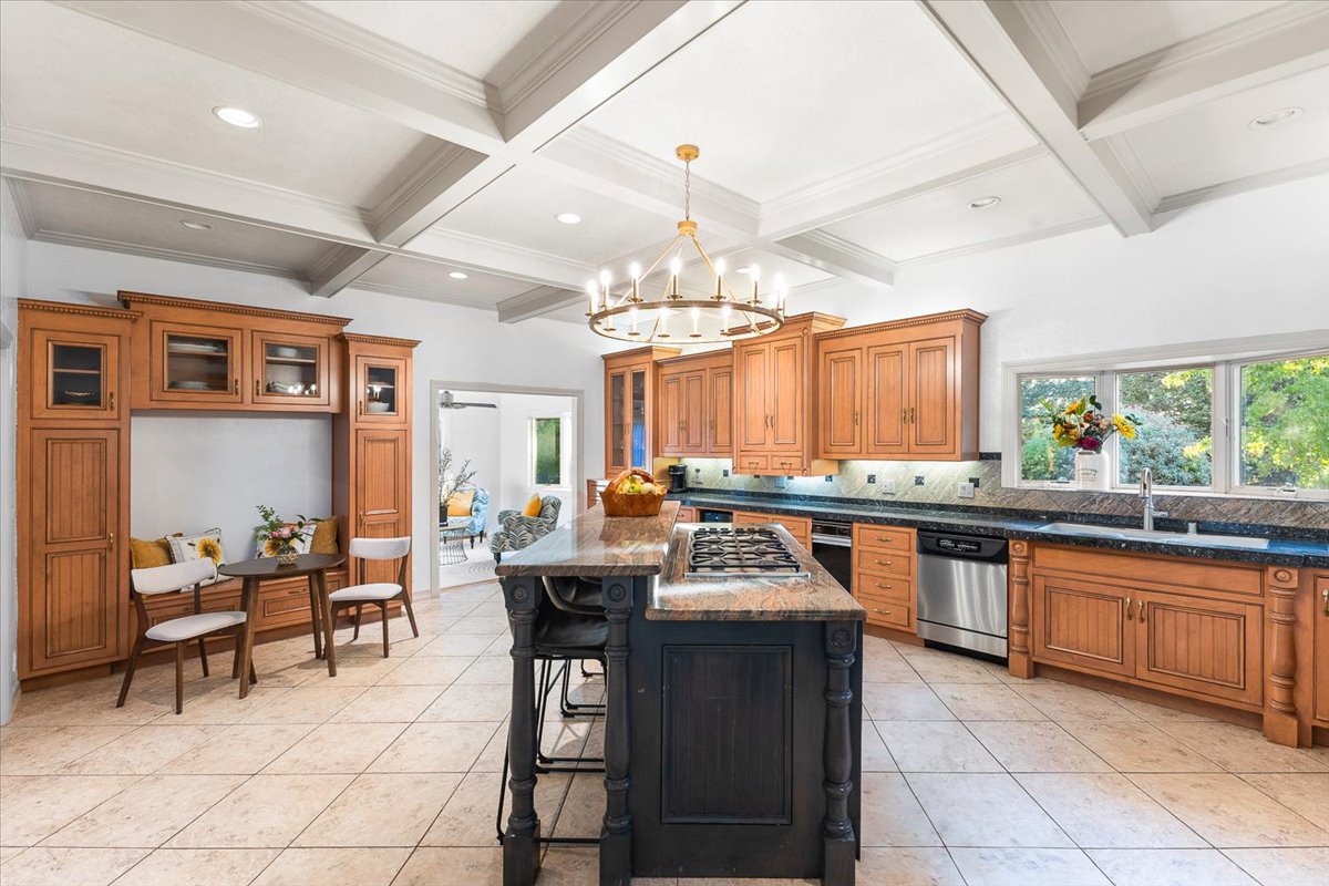 58-3333MiralomaDrSantaRosaCA95404DigitalTwinners58