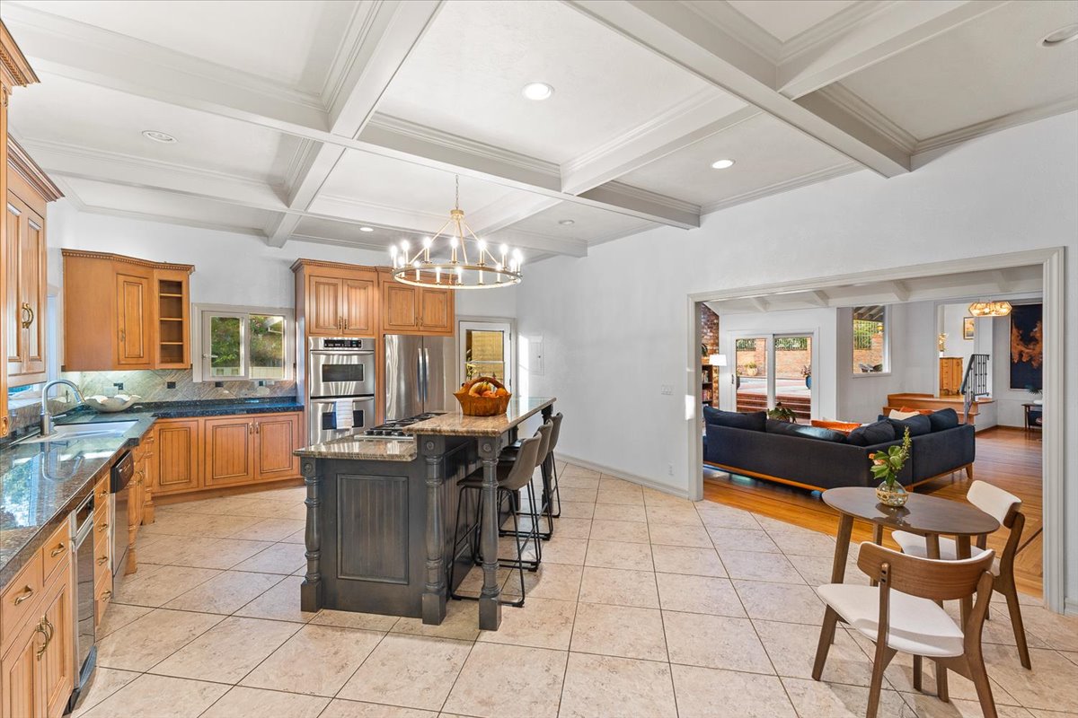 61-3333MiralomaDrSantaRosaCA95404DigitalTwinners61