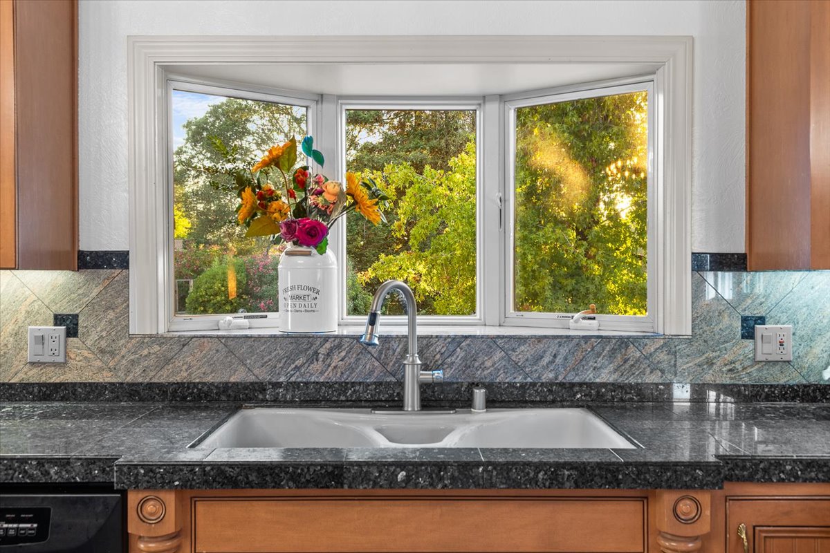 63-3333MiralomaDrSantaRosaCA95404DigitalTwinners63