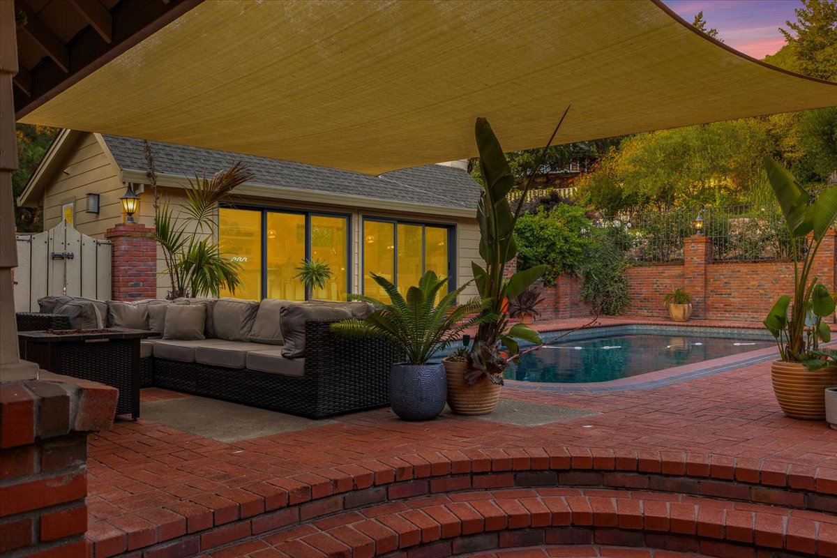 64-3333MiralomaDrSantaRosaCA95404DigitalTwinners64