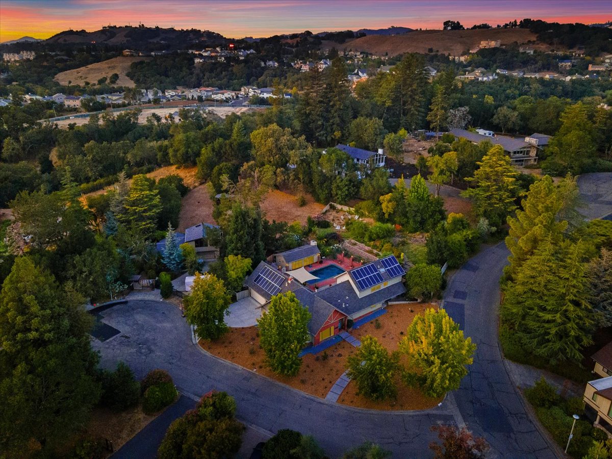 75-3333MiralomaDrSantaRosaCA95404DigitalTwinners75