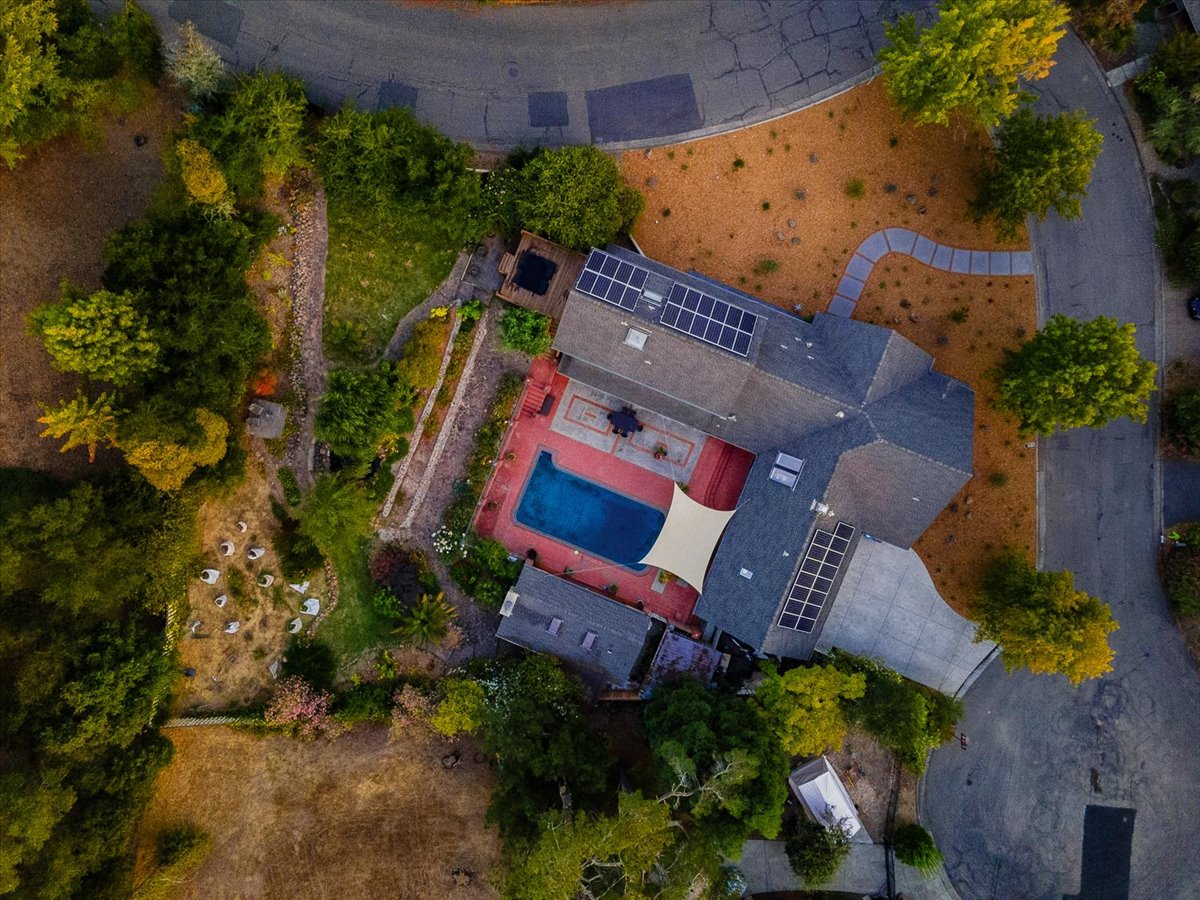 81-3333MiralomaDrSantaRosaCA95404DigitalTwinners81