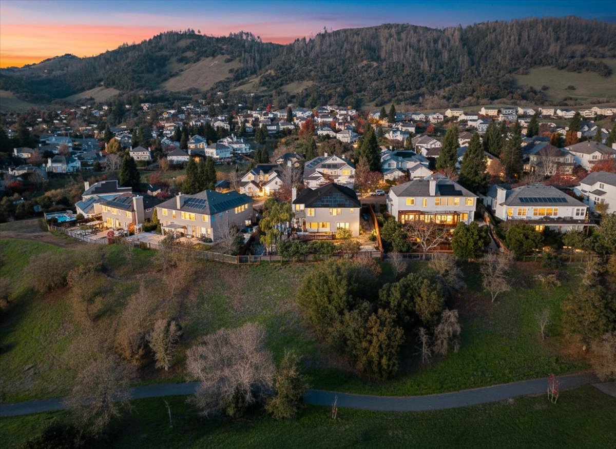 89-5866SailingHawkAveSantaRosaCA95409DigitalTwinners89